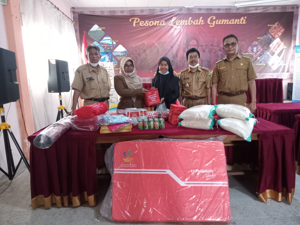 Asesmen dan Penyerahan Secara Simbolis Bantuan Untuk Masyarakat Miskin 