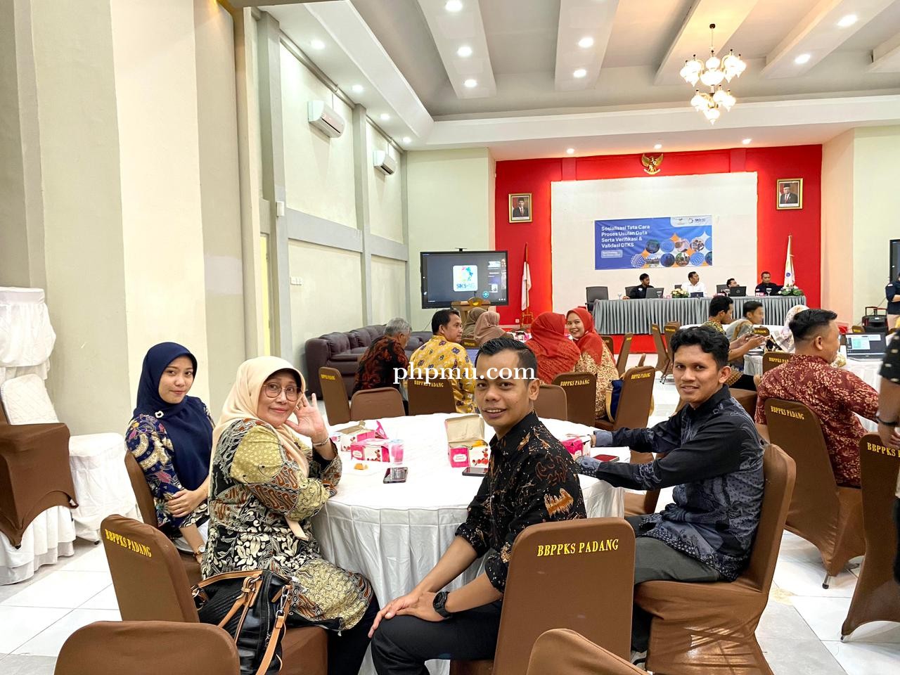 Dinsos Hadiri Sosialisasi Verival DTKS di Padang
