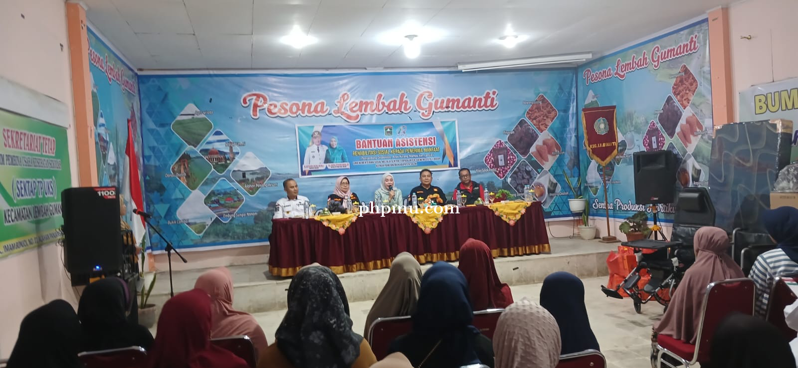 Dinsos Kab. Solok Dampingi Penyaluran Bantuan  Atensi di Kecamatan Lembah Gumanti