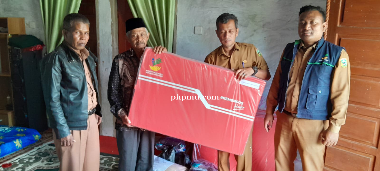 Dinsos Kab. Solok Respon Cepat Musibah Kebakaran di Nagari Lolo, Kecamatan Pantai Cermin