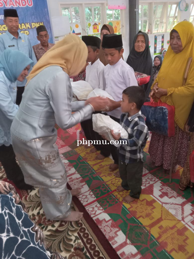 Dinsos Kab. Solok hadiri Kegiatan Orientasi Keterampilan Dasar Kader Posyandu dan Penyerahan Bantuan