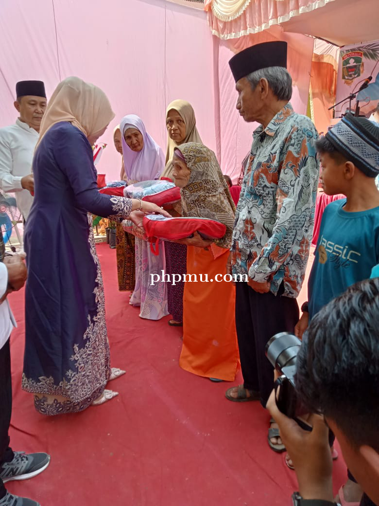 Dinsos Kab. Solok salurkan Penyerahan Bantuan Kepada Penerima Manfaat di Nagari Tanjung Alai