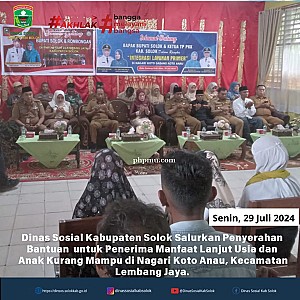 Dinsos Kab. Solok Salurkan Penyerahan Bantuan Kepada Penerima Manfaat Di Nagari Koto Anau