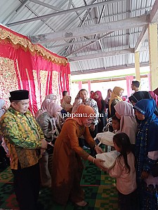 Dinsos Kab. Solok  salurkan Penyerahan Bantuan Kepada Penerima Manfaat di Nagari Batang Barus