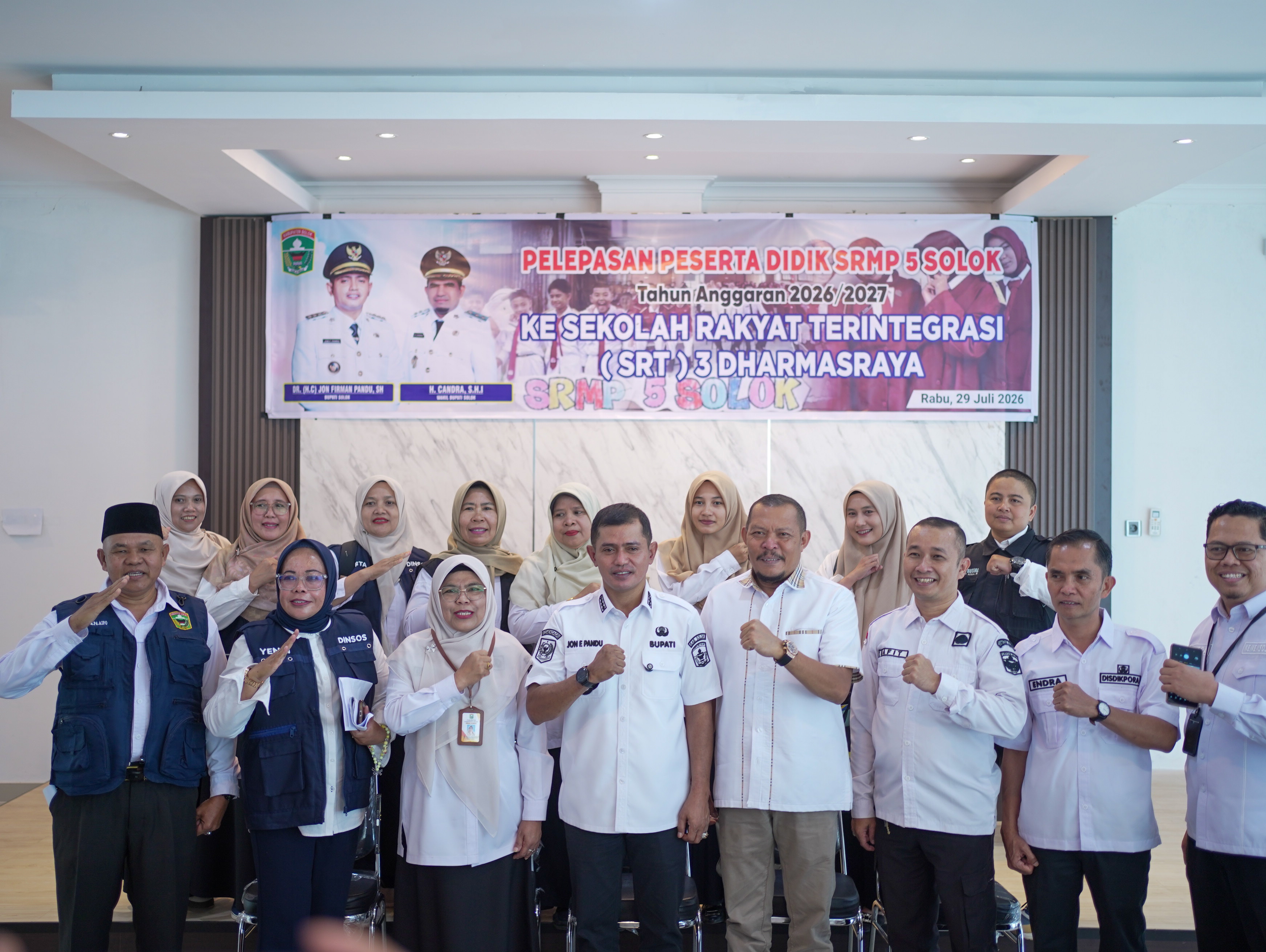 Bupati Solok Bersama Dinas Sosial Lepas Puluhan Calon Siswa Sekolah Rakyat