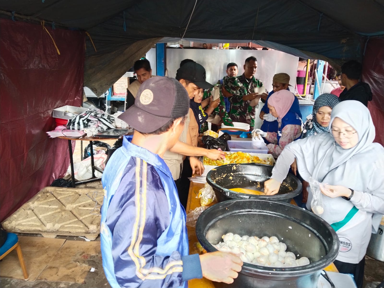 Dapur Umum Dukung Penanganan Bencana Banjir Bandang (Galodo) di Arosuka Kabupaten Solok